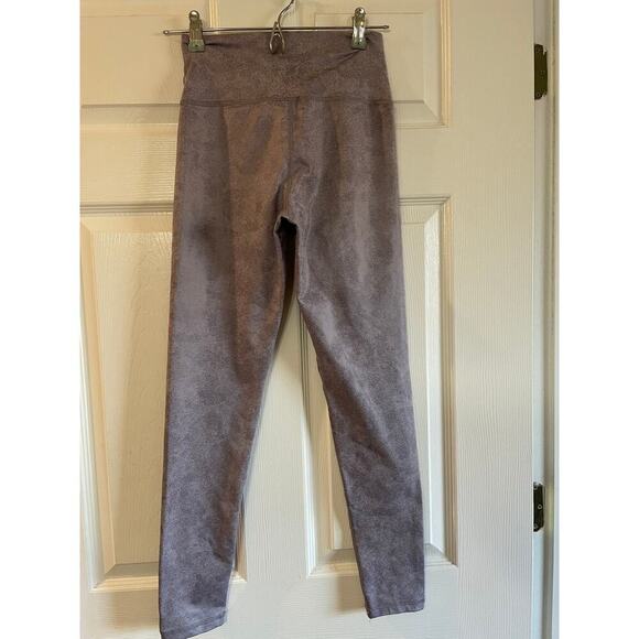 OFFLINE By Aerie The Hugger Purple Crossover High Waisted Crackle Legging Sz Med - Picture 1 of 13